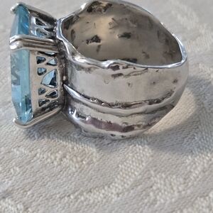 Elegant Silver Ring with Blue Gemstone